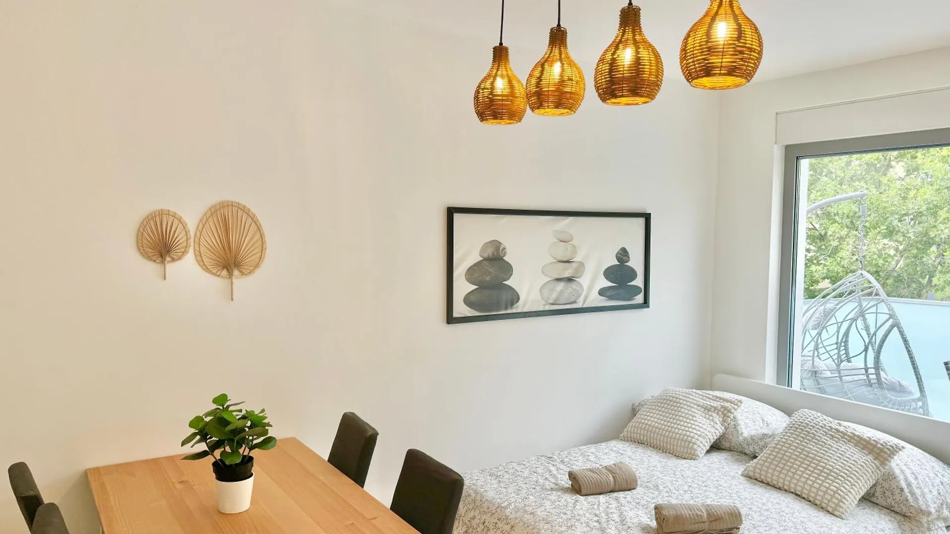 Modern Rooftop Apartment With Balcony Wien