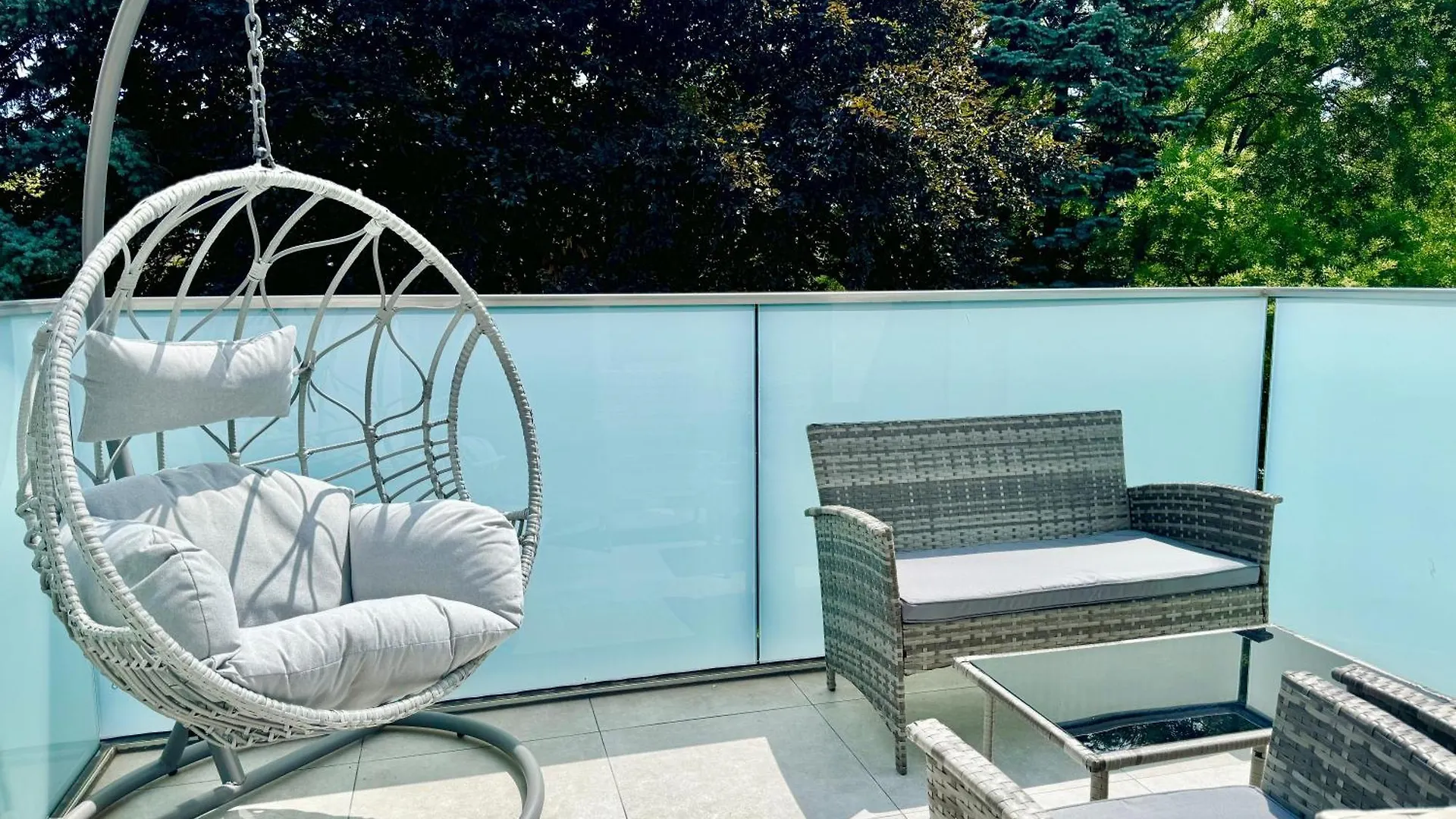 Modern Rooftop Apartment With Balcony Wien