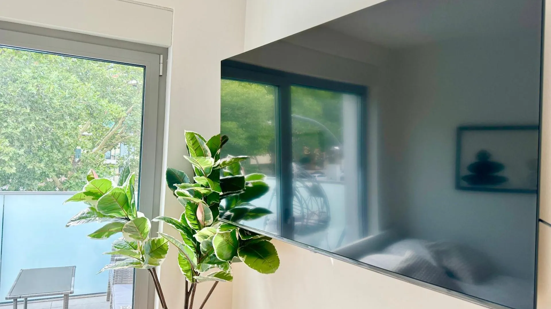 Modern Rooftop Apartment With Balcony Wien