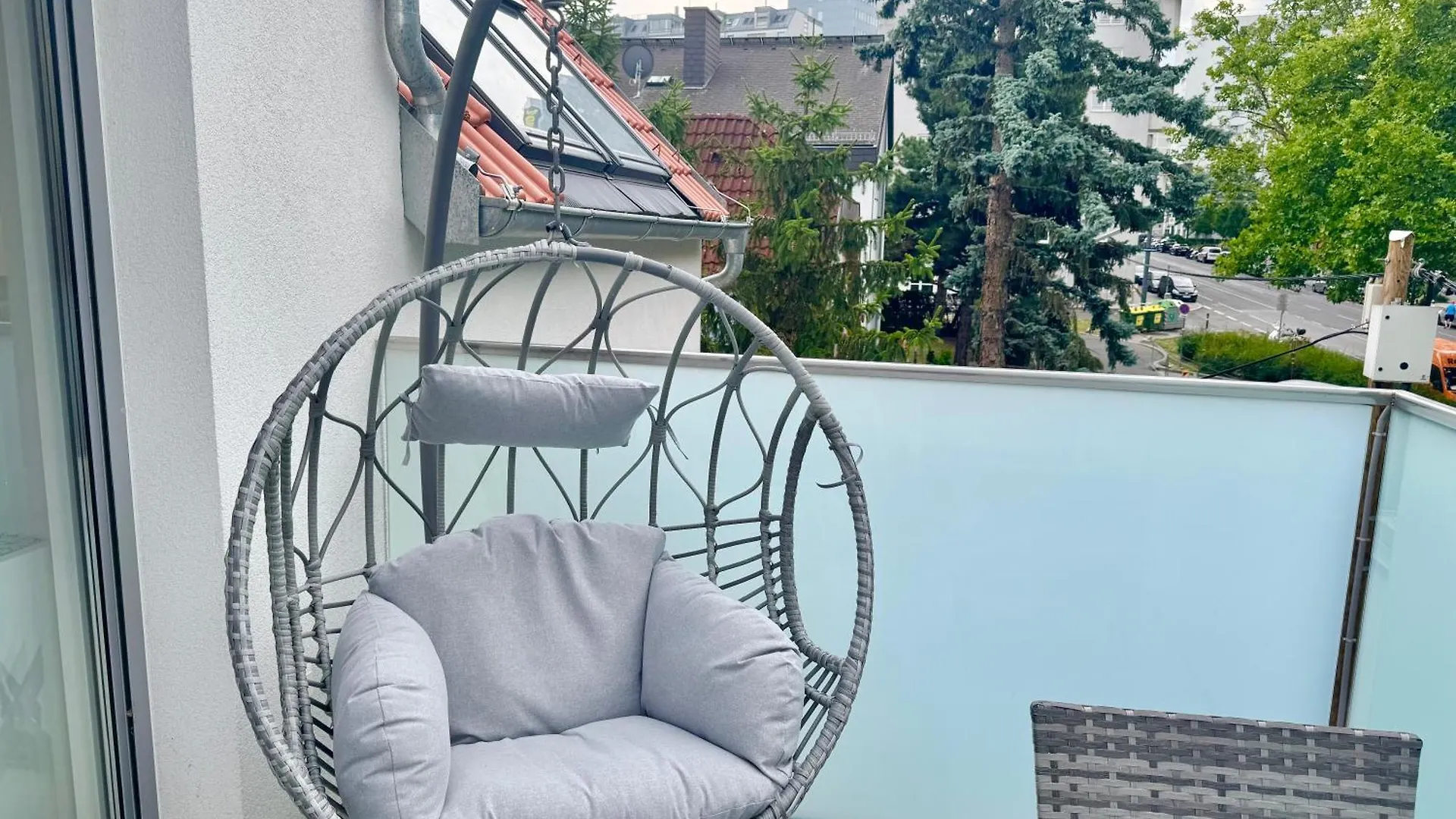 Modern Rooftop Apartment With Balcony Wien