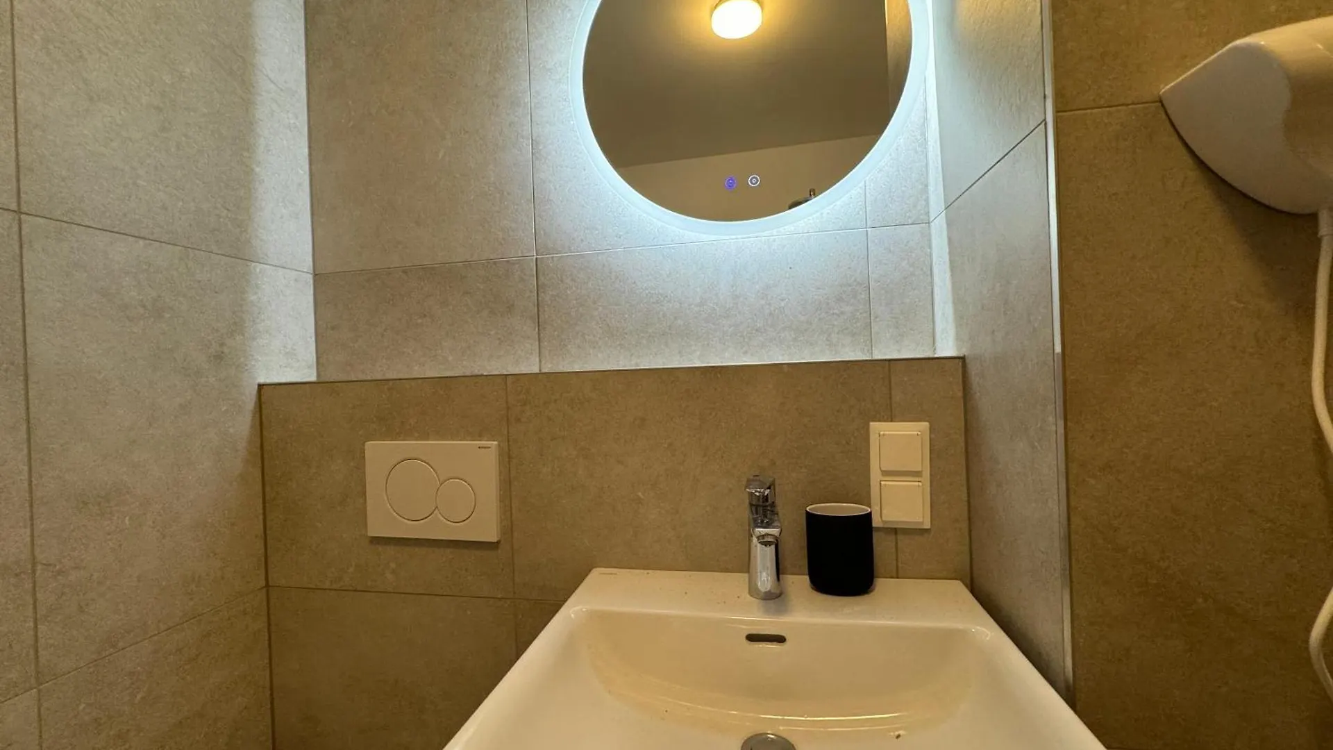 Modern Rooftop Apartment With Balcony Wien Österrike